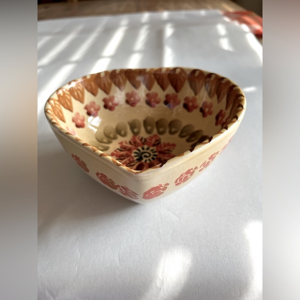 Italica ARS Hand painted Italian made heart accent dish EUC